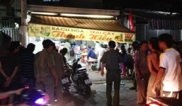 Thanh niên lạ mặt lao vào nhà dân cố thủ, dọa tự tử để được... ngủ nhờ